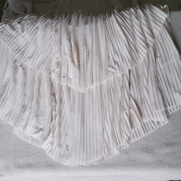 H&M Strappy Tiered & Pleated Cami w/ Built-in Bra - Picture 13 of 15